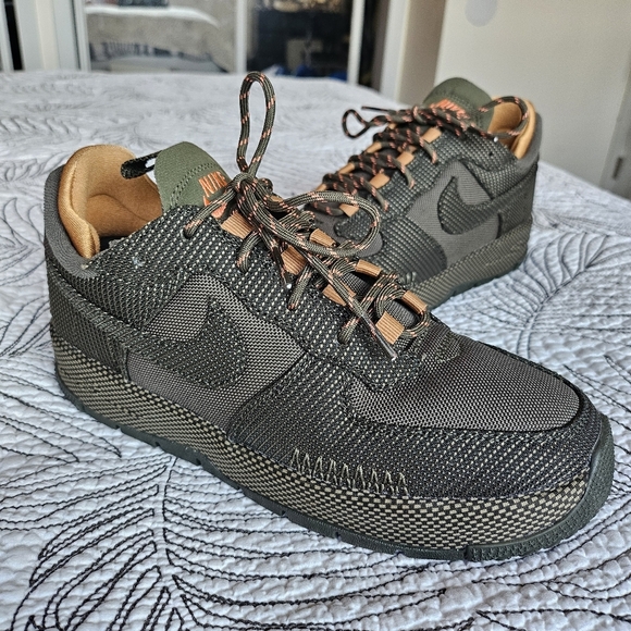 LIKE NEW Nike Air Force 1 Wild Hiking Sneaker Women 8 NWOT Olive Green - Picture 1 of 14